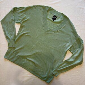 GAP MINT GREEN COTTON V-NECK SWEATER. MEDIUM